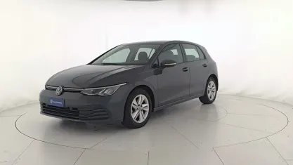 Usata VW Golf VIII Life 110 CV (80 kW) 2022 Dolphin grey metallizzato Berlina