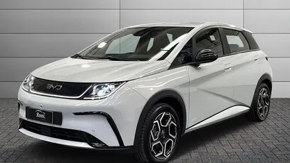 Nuova BYD Dolphin Comfort 150 kW (204 CV) 2025 Cream white Utilitaria