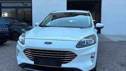 Usado Ford Kuga Titanium 120 HP (88 kW) 2021 Branco SUV