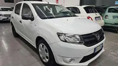 Usata 2013 Dacia Sandero Lauréate Tre volumi | 2900 € (Buon prezzo)