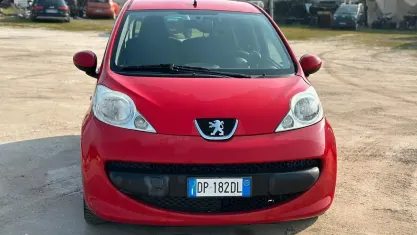 Usata Peugeot 107 68 CV (50 kW) 2008 Rosso Utilitaria