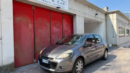 Usata Renault Clio Luxe 103 CV (75 kW) 2011 Grigio Utilitaria
