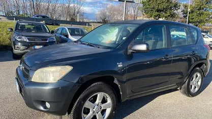 Usata 2007 Toyota RAV4 SUV | 5900 € (Buon prezzo)