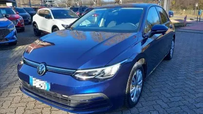 Usata VW Golf VIII Life 90 CV (66 kW) 2020 Blu / metallizzato Berlina