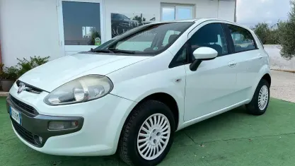 Usata Fiat Grande Punto Dynamic 69 CV (50 kW) 2009 Bianco Utilitaria