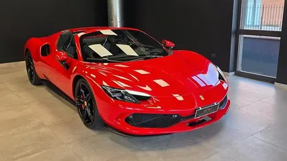 Usata Ferrari 296 829 CV (609 kW) 2024 Cabrio
