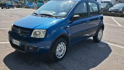 Usata Fiat Panda 4x4 Climbing 60 CV (44 kW) 2006 Bluazzurro Utilitaria