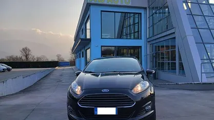 Usata Ford Fiesta 80 CV (58 kW) 2015 Nero Berlina