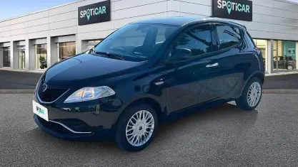 Usata Lancia Ypsilon Silver 69 CV (50 kW) 2018 Nero Utilitaria