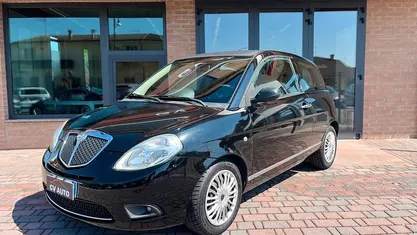 Usata Lancia Ypsilon 60 CV (44 kW) 2008 Nero Utilitaria