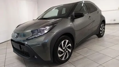 Grigio Usata 2023 Toyota Aygo X Trend SUV | 14.990 € (Buon prezzo)