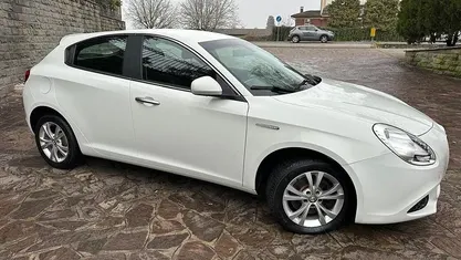 Begagnad Alfa Romeo Giulietta Distinctive 140 HK (102 kW) 2012 Vit Sedan