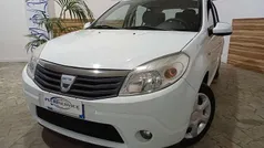 Usata 2009 Dacia Sandero Lauréate Tre volumi | 3750 € (Buon prezzo)