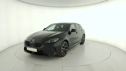 Begagnad BMW 118 M Sport 150 HK (110 kW) 2025 Svart Halvkombi