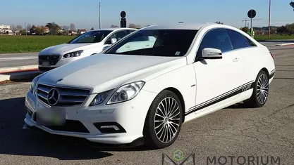 Usata Mercedes E220 Avantgarde 170 CV (125 kW) 2010 Bianco Coupé