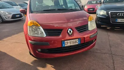 Usata Renault Modus Dynamique 85 CV (62 kW) 2007 Marrone Monovolume