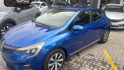 Blu Usata 2021 Renault Clio V Zen Tre volumi | 13.490 € (Buon prezzo)