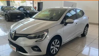 Usata Renault Clio Zen 140 CV (102 kW) 2021 Argento Utilitaria