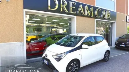 Käytetty Toyota Aygo X-play 72 HP (52 kW) 2018 Valkoinen Viistoperä