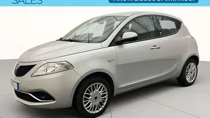 Usata Lancia Ypsilon Platinum 69 CV (50 kW) 2016 Argento Utilitaria