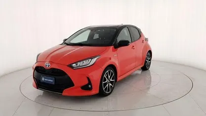 Usata Toyota Yaris Hybrid 101 CV (74 kW) 2020 Rosso metallizzato Berlina