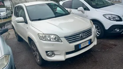 Bianco Usata 2012 Toyota RAV4 Lounge Station wagon | 6000 € (Ottimo prezzo)
