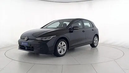 Usata VW Golf Life 116 CV (85 kW) 2025 Grenadill black metallizzato Berlina