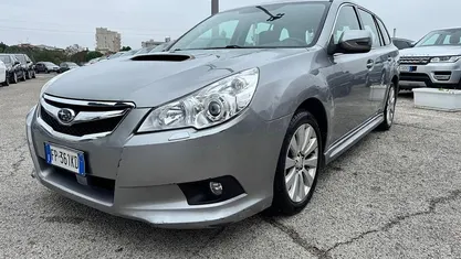 Argento Usata 2011 Subaru Legacy Comfort Station wagon | 3900 € (Buon prezzo)