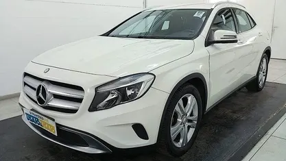 Usata Mercedes GLA200 136 CV (100 kW) 2015 Bianco metallizzato SUV