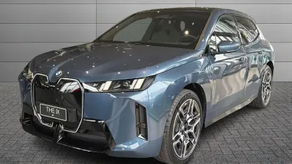 Nuova BMW iX 300 kW (408 CV) 2025 Arctic race blue metallic SUV