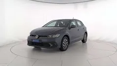 Smoky grey metallizzato Usata 2024 VW Polo Life Tre volumi | 21.900 € (Buon prezzo)