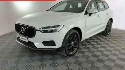 Usado Volvo XC60 Momentum 190 CV (139 kW) 2019 Blanco SUV