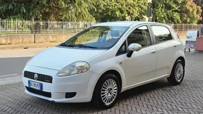 Usata Fiat Grande Punto Dynamic 75 CV (55 kW) 2006 Bianco Utilitaria