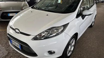 Bianco Usata 2012 Ford Fiesta Titanium Due volumi | 4900 € (Buon prezzo)