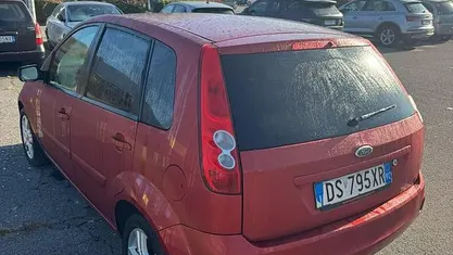 Usata 2009 Ford Fiesta Tre volumi | 4000 € (Buon prezzo)