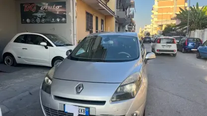 Usata Renault Scénic III Dynamique 130 CV (95 kW) 2010 Grigio Monovolume