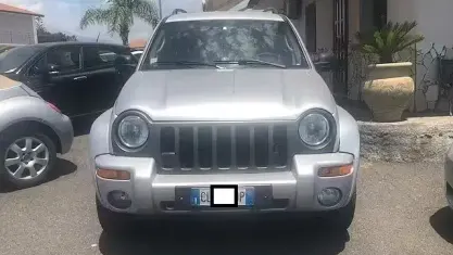 Usata Jeep Cherokee Sport 150 CV (110 kW) 2004 Grigio SUV