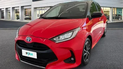 Usata Toyota Yaris Hybrid Style 116 CV (85 kW) 2023 Rosso Utilitaria