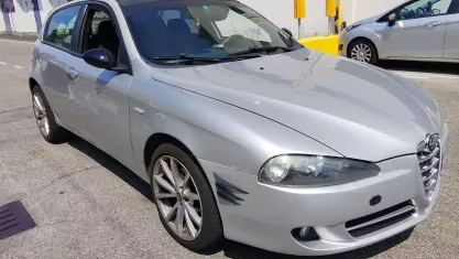 Usata Alfa Romeo 147 Progression 105 CV (77 kW) 2009 Grigio Utilitaria