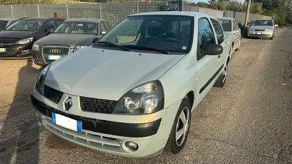 Usata Renault Clio II 75 CV (55 kW) 2003 Gray Berlina
