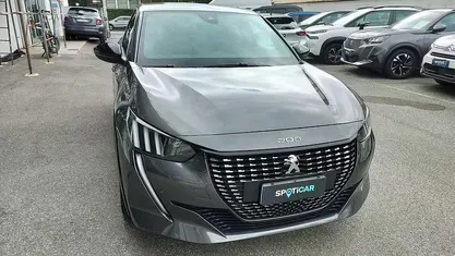Usata Peugeot 208 GT 101 CV (74 kW) 2023 Grigio Utilitaria