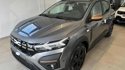 Grigio Nuova 2025 Dacia Sandero Extreme Due volumi | 18.900 € (Buon prezzo)