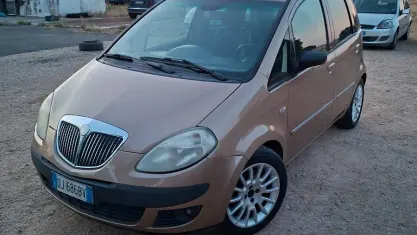Usata Lancia Musa 90 CV (66 kW) 2007 Marrone Monovolume