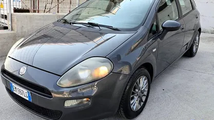 Begagnad Fiat Punto Lounge 95 HK (69 kW) 2012 Vit Halvkombi