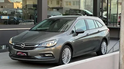 Grigio Usata 2017 Opel Astra Business Station wagon | 8200 € (Buon prezzo)