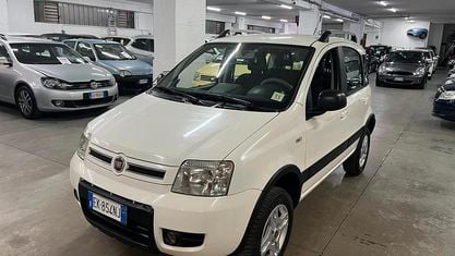 Usata Fiat Panda 4x4 Climbing 75 CV (55 kW) 2011 Bianco Utilitaria