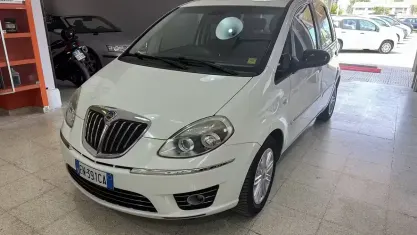Usata Lancia Musa 77 CV (56 kW) 2012 Bianco Monovolume