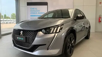 Usata Peugeot 208 GT 101 CV (74 kW) 2023 Grigio Utilitaria