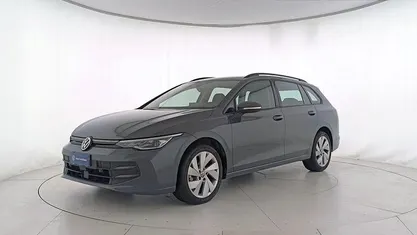 Usata VW Golf VIII Life 116 CV (85 kW) 2024 Gray Station wagon