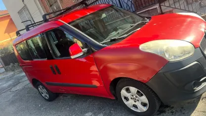 Usata Fiat Doblò 90 CV (66 kW) 2011 Rosso Monovolume